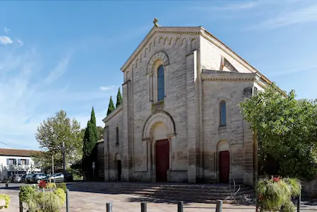 Eglise de Saint-Martin-de-Crau près du camping Saint-Gabriel